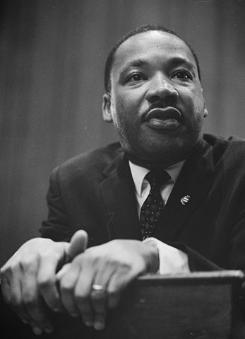 Image:Martin-Luther-King-1964-leaning-on-a-lectern.jpg