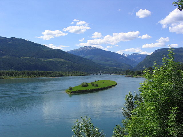 Image:Columbia River Revelstoke.jpg