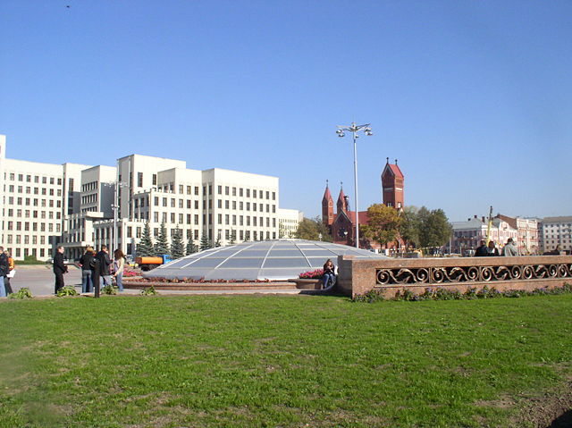 Image:Belarus-Minsk-Independence Square-2.jpg
