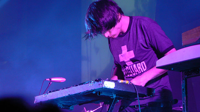 Image:Jonny Greenwood Synth (Amsterdam).jpg