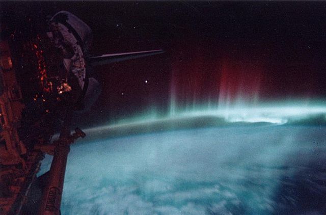 Image:Aurora-SpaceShuttle-EO.jpg