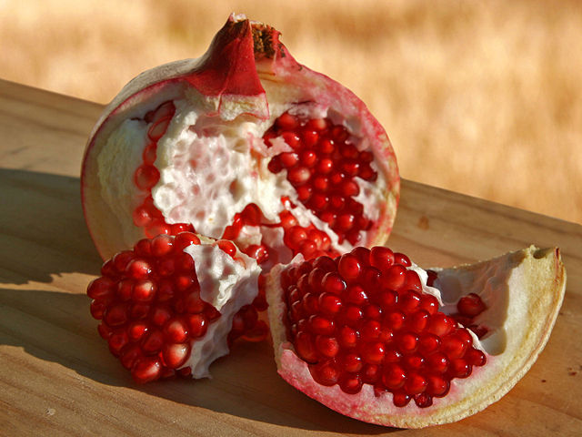 Image:Pomegranate03 edit.jpg