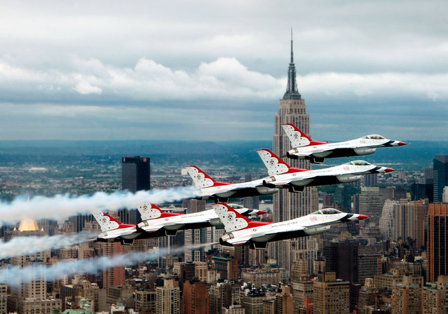 Image:F-16 Fighting Falcons above New York City(2).jpg