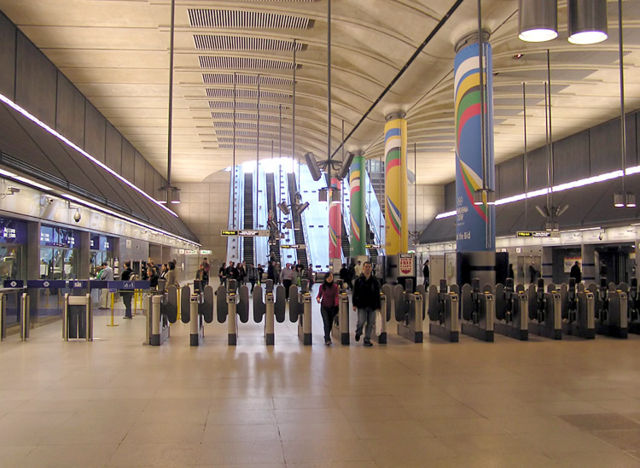 Image:Canary.wharf.jubilee.line.arp.750pix.jpg