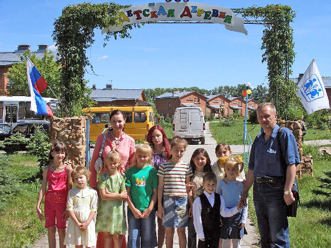 Child sponsorship Lavrovo