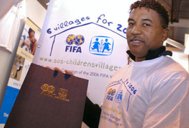 FIFA/SOS Ambassador Ulises de la Cruz