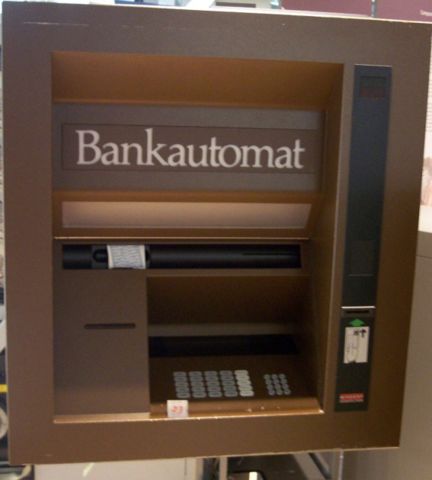 Image:Früher Bankautomat von Nixdorf.jpg