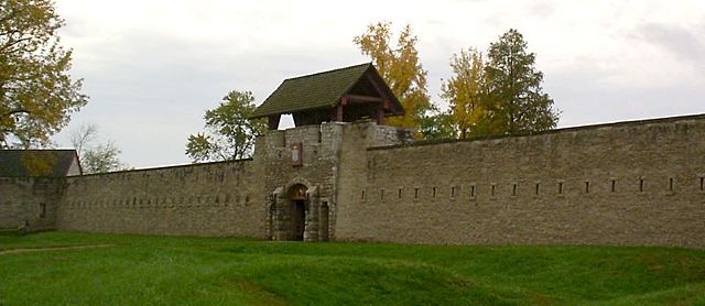 Image:Fort de Chartres-front curtain and gatehouse.jpg