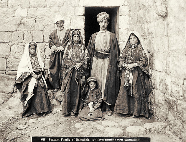 Image:Peasant Family of Ramallah 1900-1910.jpg