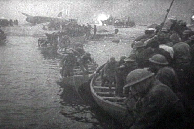 Image:British troops lifeboat dunkerque.png