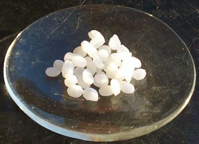 Image:Sodium hydroxide.jpg