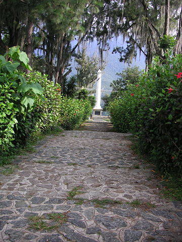 Image:Parque de las 5 Republicas pathway, Merida, Venezuela.jpg
