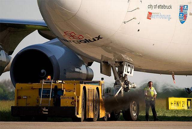 Image:PushbackCargolux.jpg