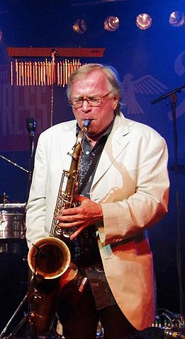 Image:Klaus Doldinger alleine mit Saxophon.jpg