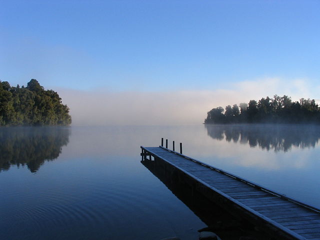 Image:Lake mapourika NZ.jpeg