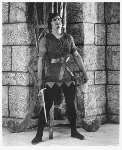 Image:Fairbanks Robin Hood standing by wall w sword.jpg