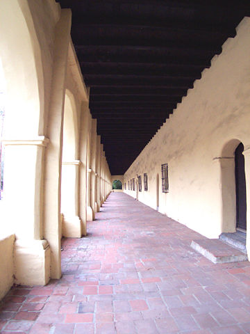Image:Exterior Corridor at San Fernando Rey de Espana.jpg