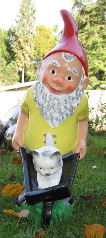 Image:Garden gnome with wheelbarrow-20051026.jpg