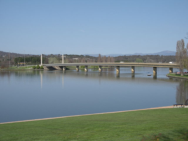 Image:Lake Burley Griffin and Comm Ave Bridge.JPG