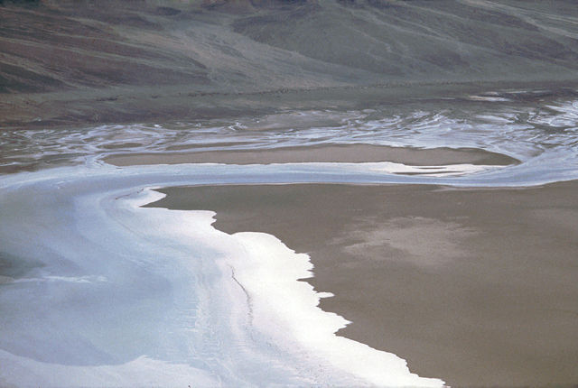 Image:Death Valley,19820817,Dante's View,Salt shoreline closeup o.jpg