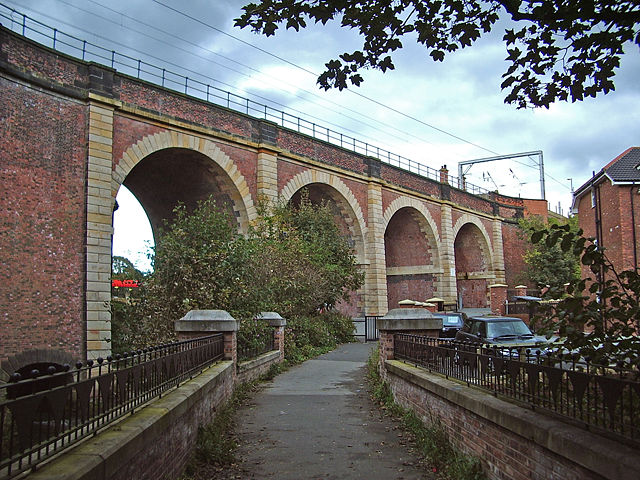 Image:2004-10-09 Bridge over A49.jpg