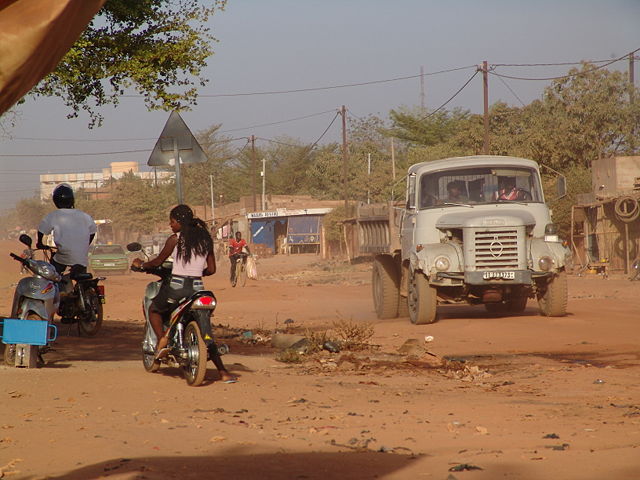 Image:Strasse ouaga001 2007-02.JPG