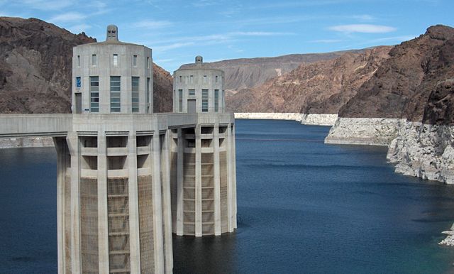 Image:Hoover-dam-intake-leake-mead.JPG