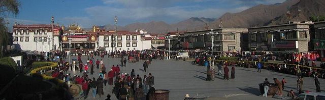 Image:Jokhang Square, the first destination or drop-off for most tourists.jpg