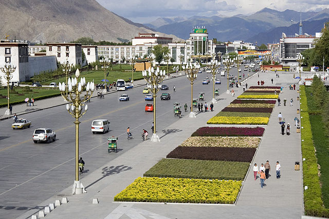 Image:IMG 1370 Lhasa Cinese.jpg