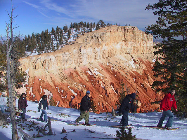 Image:Snowshoers in Bryce Canyon.jpg