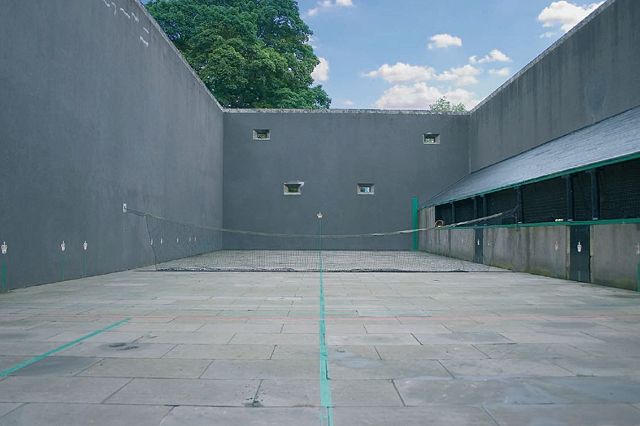 Image:Falkland-Palace-tennis-court.jpg