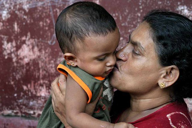 Image:Sri Lankan woman and child.jpg