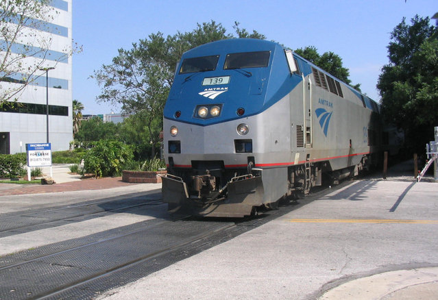 Image:Amtrak 139 south across Central.jpg