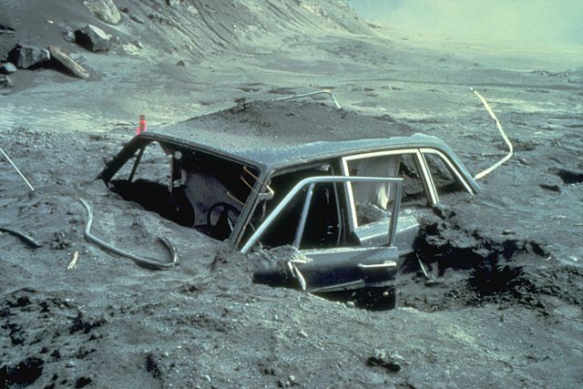 Image:Reid Blackburn's car after May 18, 1980 St. Helens eruption.jpg