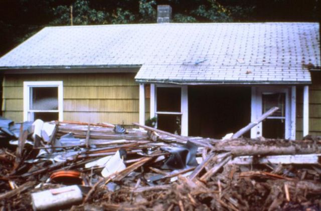 Image:Home destroyed by 1980 St Helens eruption1.jpg