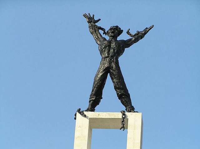 Image:Irian Barat Statue.JPG