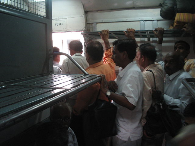 Image:Indian Railways typical activity while getting off esp in General compartments.jpg
