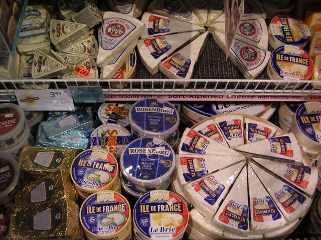 Image:Brie on display at supermarket.jpg.jpg