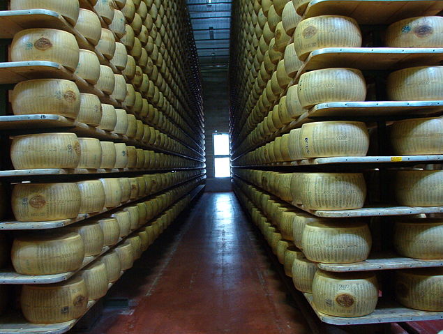 Image:Parmigiano reggiano factory.jpg