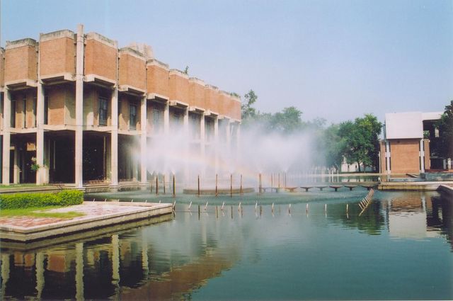 Image:IITKLibrary.jpg