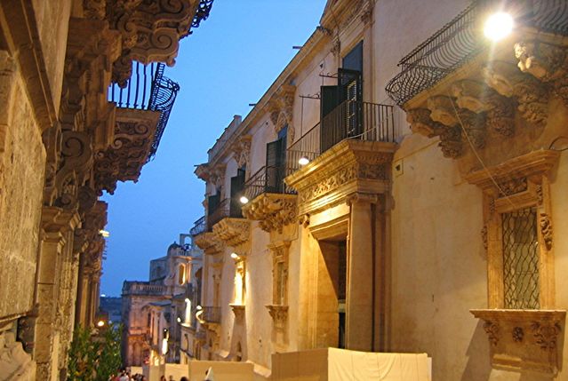 Image:Noto Via Nicolasi retouchejpg.jpg