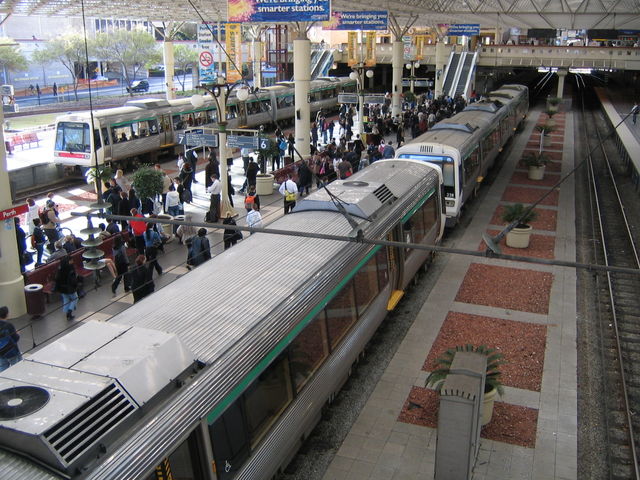 Image:PerthRailwayStation gobeirne.jpg