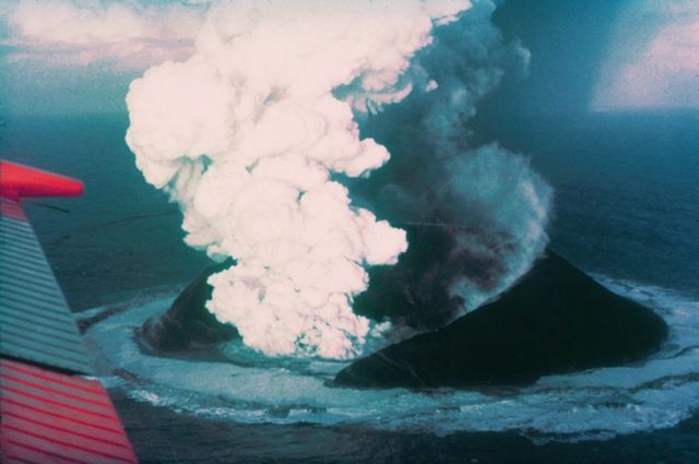 Image:Surtsey eruption 1963.jpg