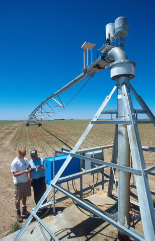 Image:Center-pivot irrigation.jpg