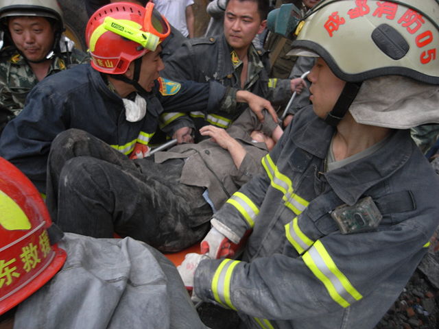 Image:Sichuan earthquake save..JPG