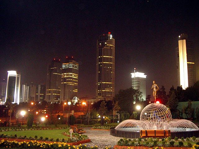 Image:Levent financial district in Istanbul.jpg