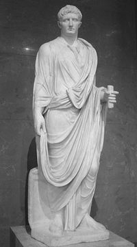 Augustus as a magistrate; the statue's marble head was made c. 30–20 BC, the body sculpted in the 2nd century AD