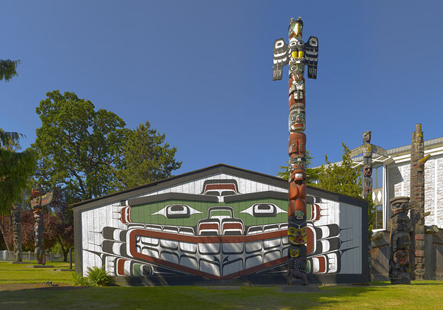 Image:Wawadit'la(Mungo Martin House) a Kwakwaka'wakw big house.jpg