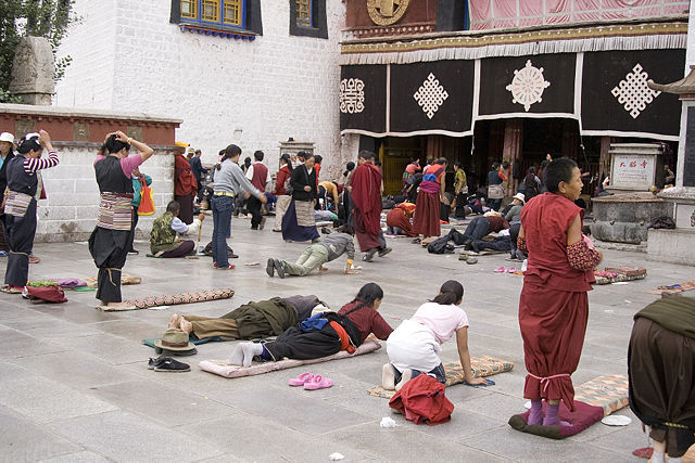 Image:IMG 1016 Lhasa Barkhor.jpg