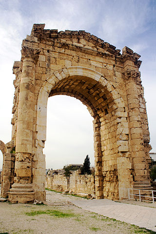 Image:Tyre Triumphal Arch.jpg